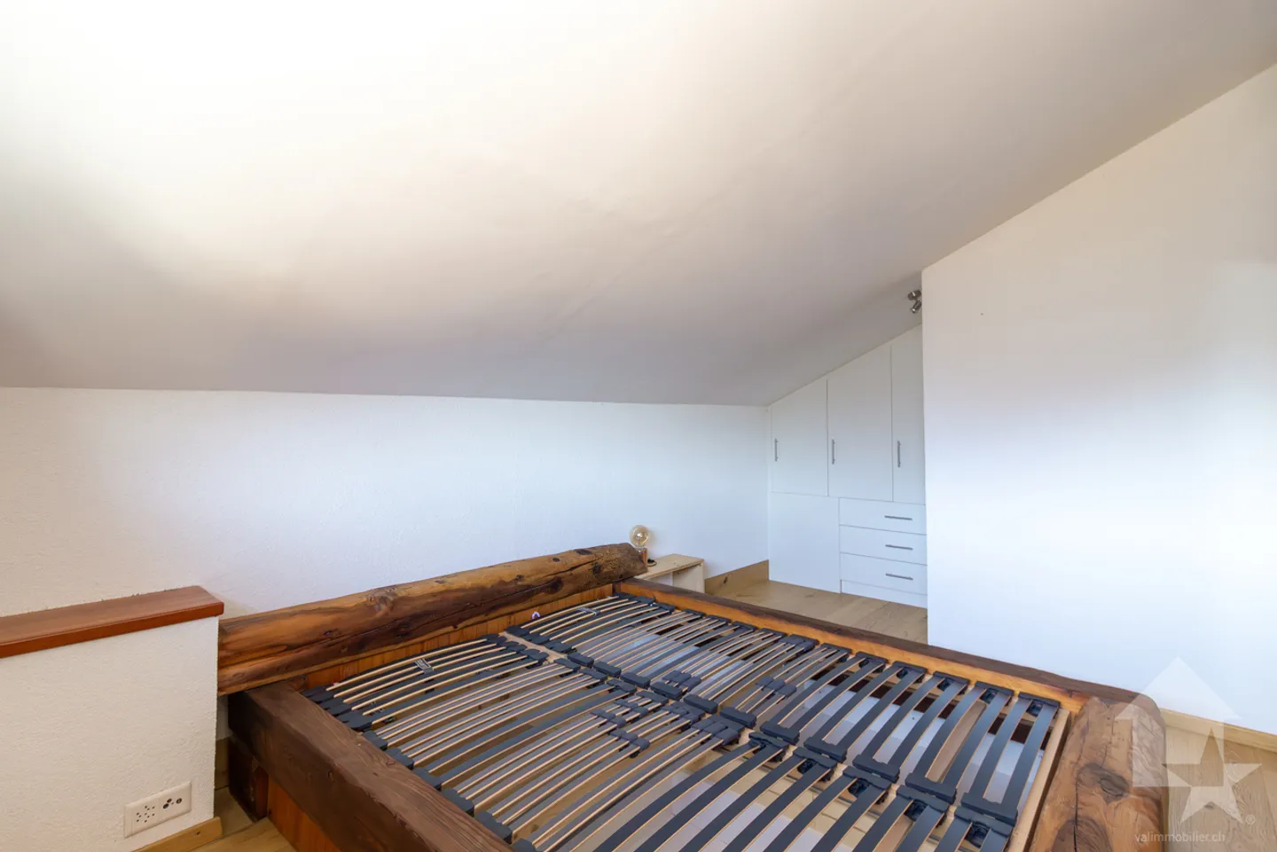 Renovierte 4,5-Zimmer-Scheune mit 107 m2 Wohnfläche und 40 m2 Garten - Foto 15 von 19