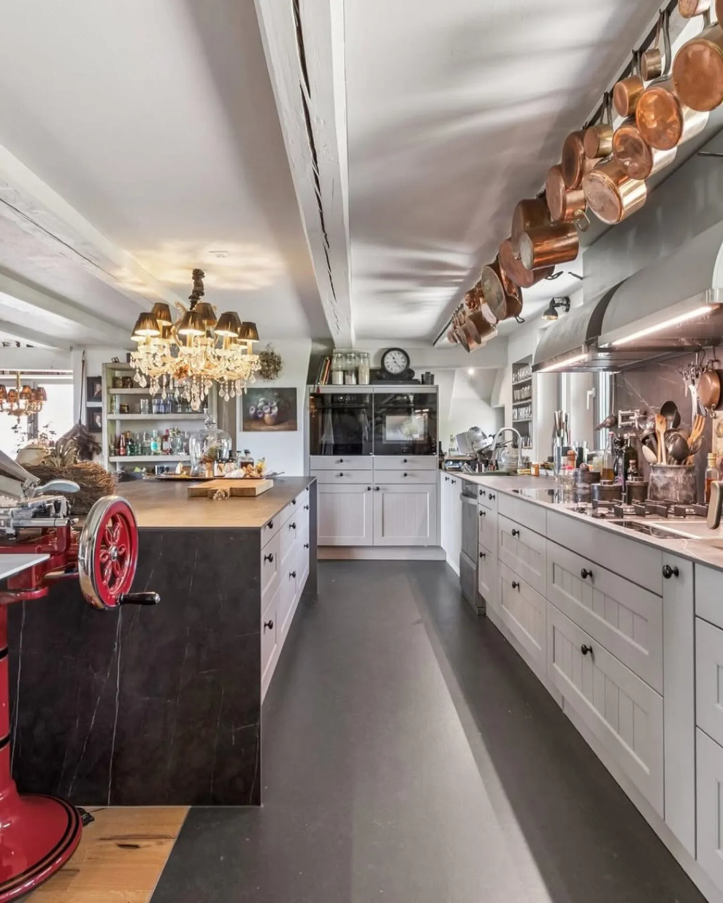 Proprietà con 2 appartamenti e fienile/casa estiva convertita - Foto 3 di 10