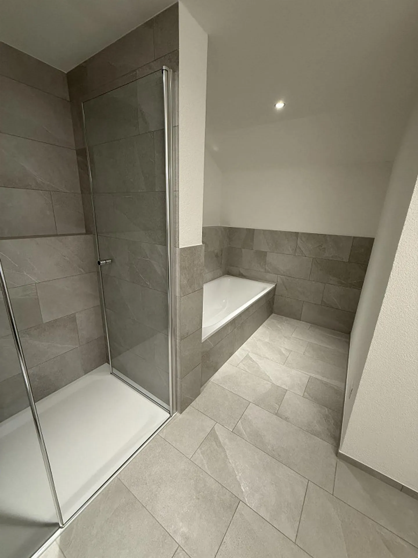 Completely renovated apartments in Niederhelfenschwil - Photo 7 of 10