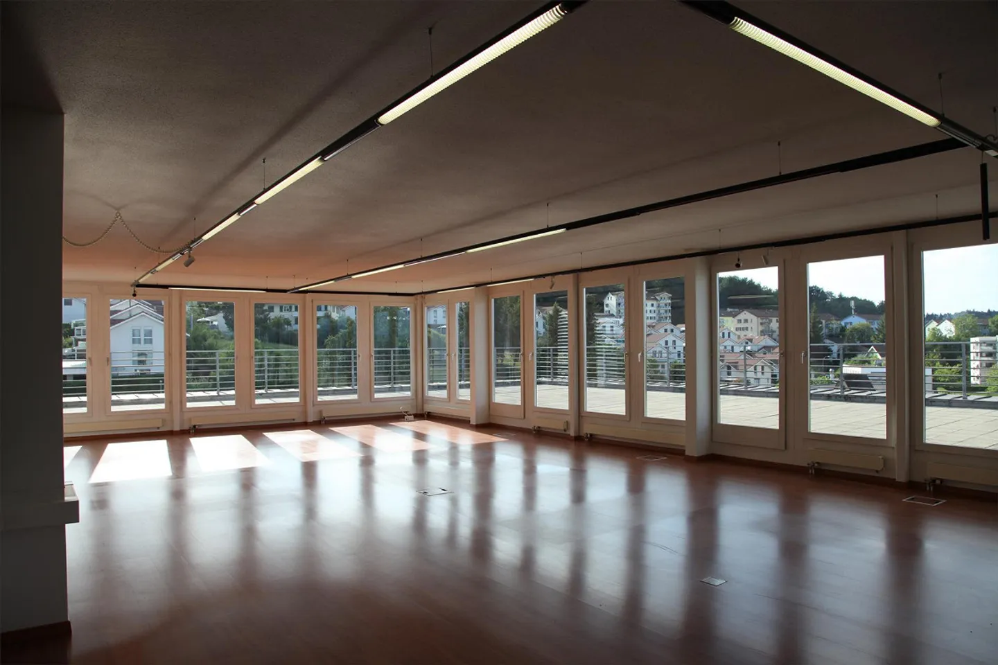 193 m2 espace de combles lumineux avec vue dégagée et grande terrasse - Photo 5 sur 24