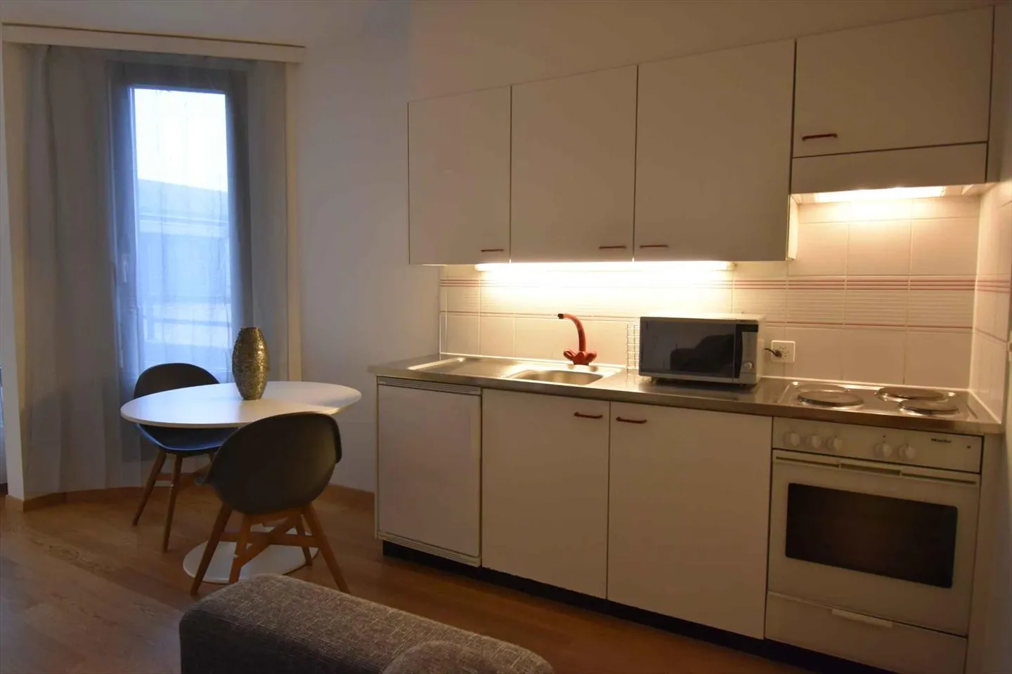 Furnished 1-room apartment - Photo 2 of 12