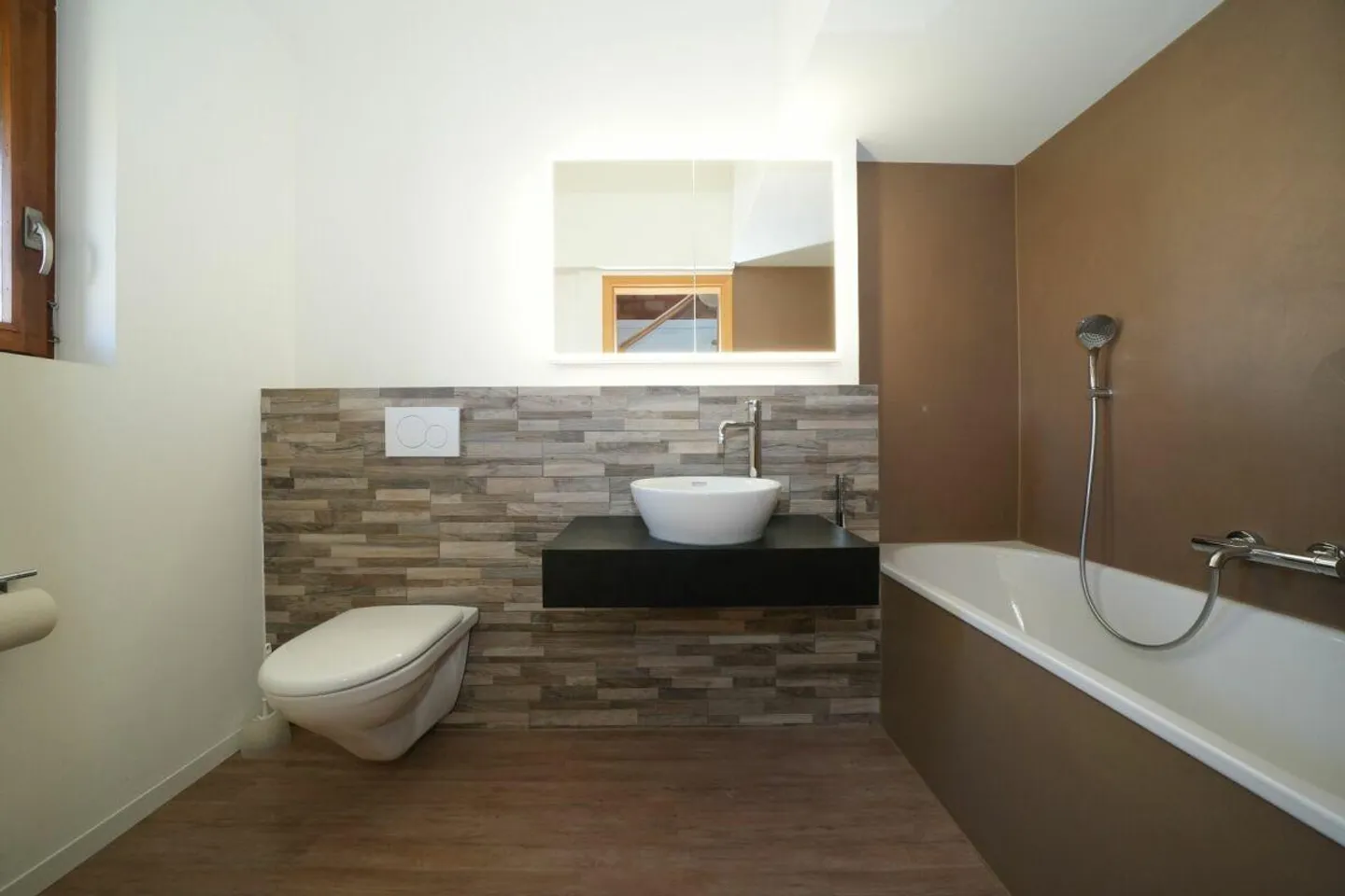 Stylishly modernized, semi-detached single-family house with sunny garden - Photo 8 of 12