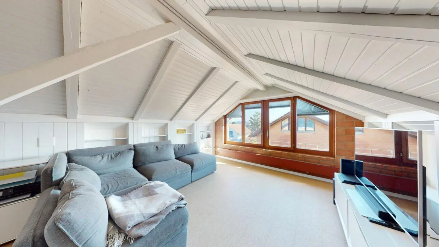 Stylishly modernized, semi-detached single-family house with sunny garden - Photo 11 of 12