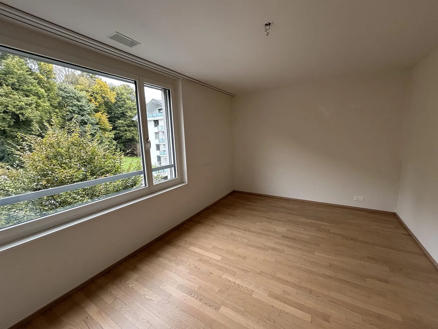 Living with a View - Bright 5.5-Room Apartment in a Recreation Area - Photo 8 of 10