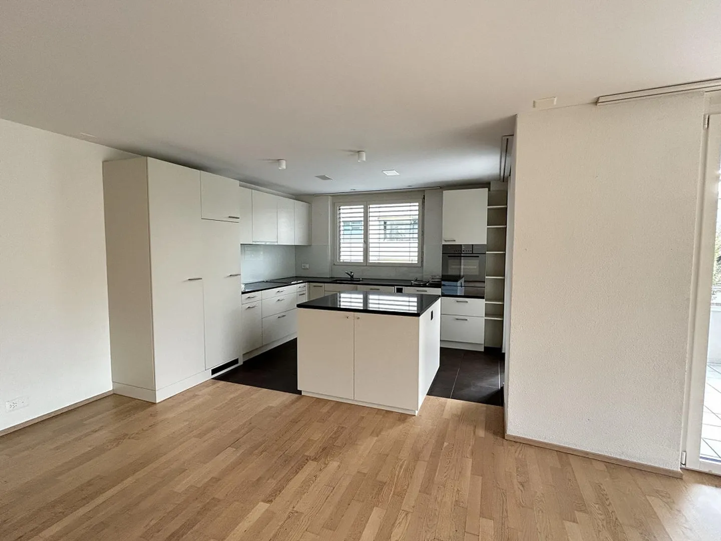 Living with a View - Bright 5.5-Room Apartment in a Recreation Area - Photo 2 of 10