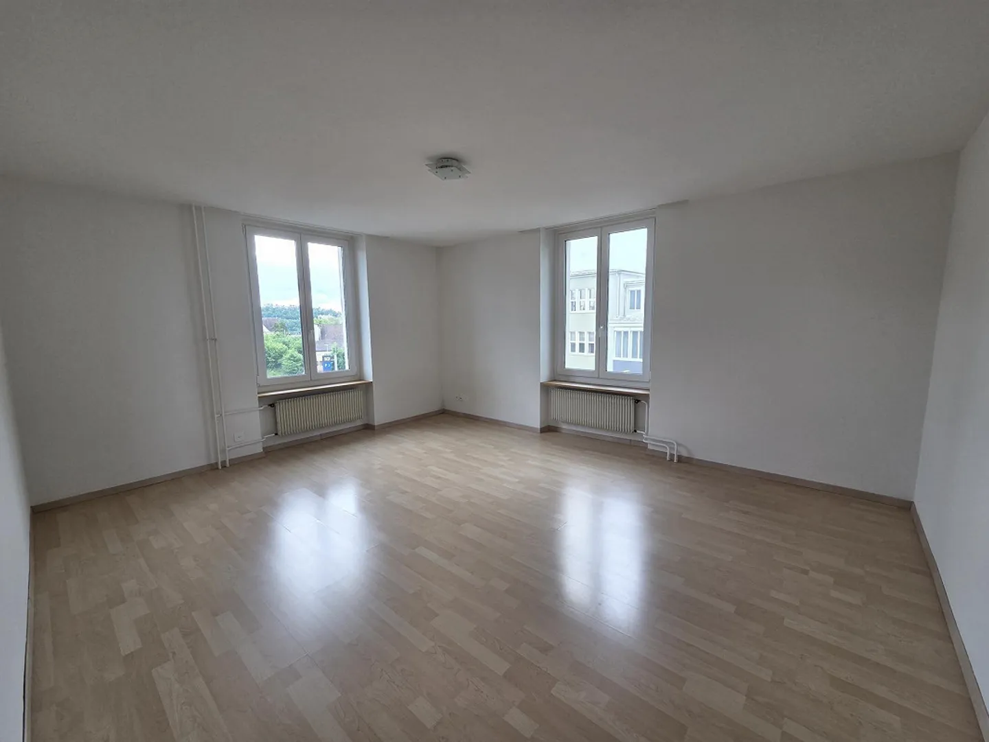 Appartamento accogliente in posizione centrale a Neuhausen in affitto - Foto 3 di 5