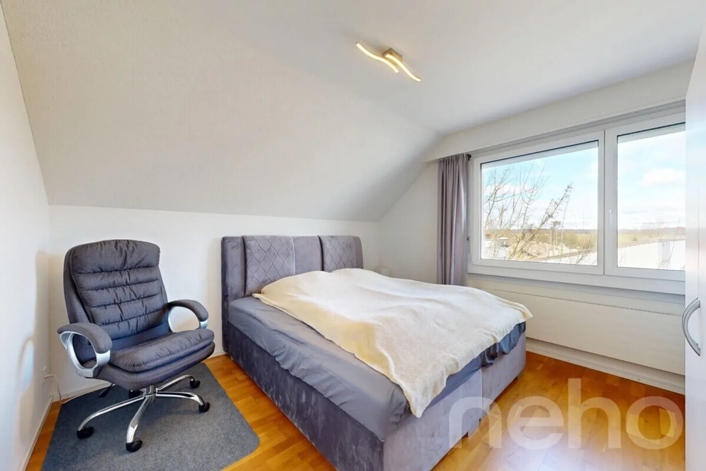 Living with Charm: Light-Filled Penthouse Apartment with Terrace - Photo 9 of 12
