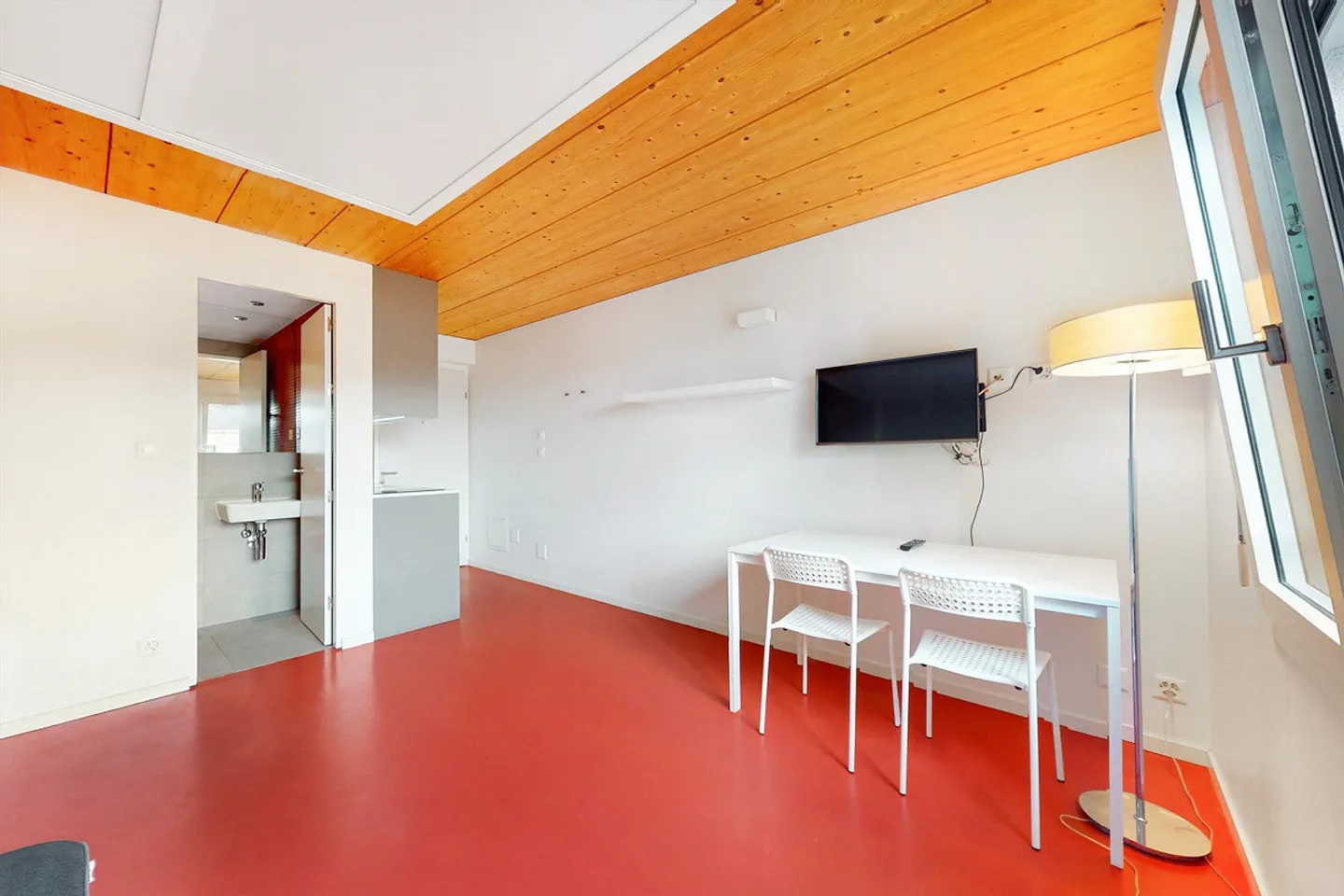 A furnished studio - CHF 300.00 voucher offered! - Photo 9 of 10