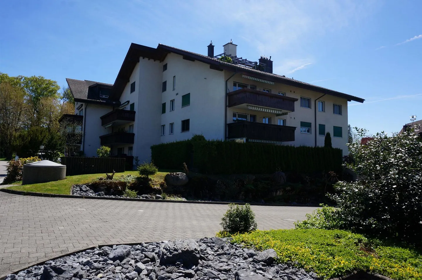Quietly Located Penthouse Apartment with Balcony and Double Underground Parking Space - Photo 14 of 14