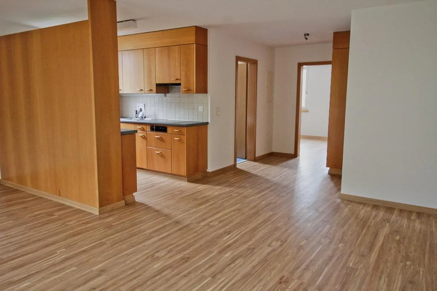 Appartement lumineux et spacieux de 2 pièces dans un emplacement calme - Photo 1 sur 7