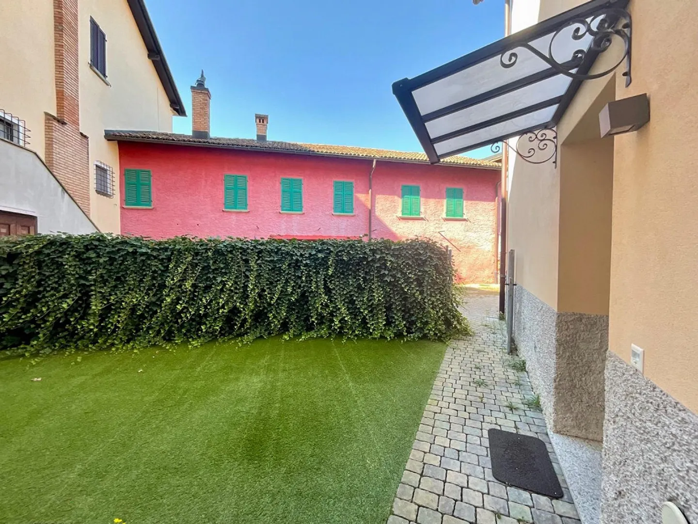 NOVAZZANO - 3.5 ROOM APARTMENT FOR RENT WITH GARDEN - Photo 1 of 9