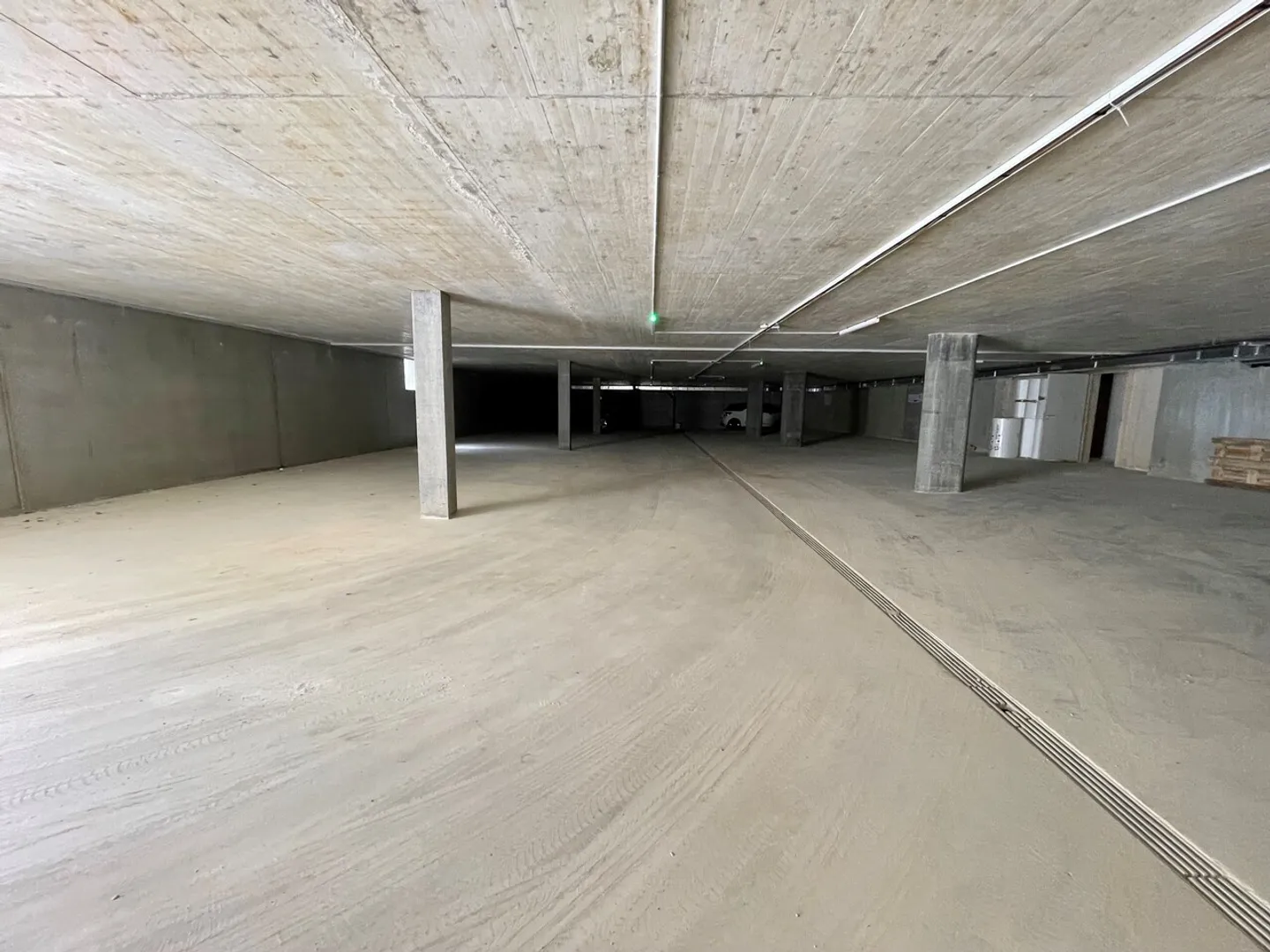 Places de Parking Intérieures - Photo 3 sur 6