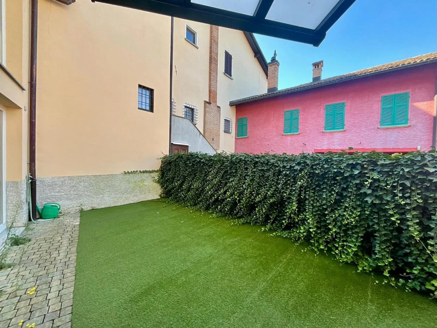 NOVAZZANO - 3.5 ROOM APARTMENT FOR RENT WITH GARDEN - Photo 2 of 9