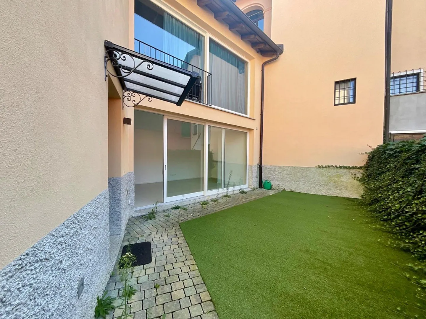 NOVAZZANO - 3.5 ROOM APARTMENT FOR RENT WITH GARDEN - Photo 3 of 9
