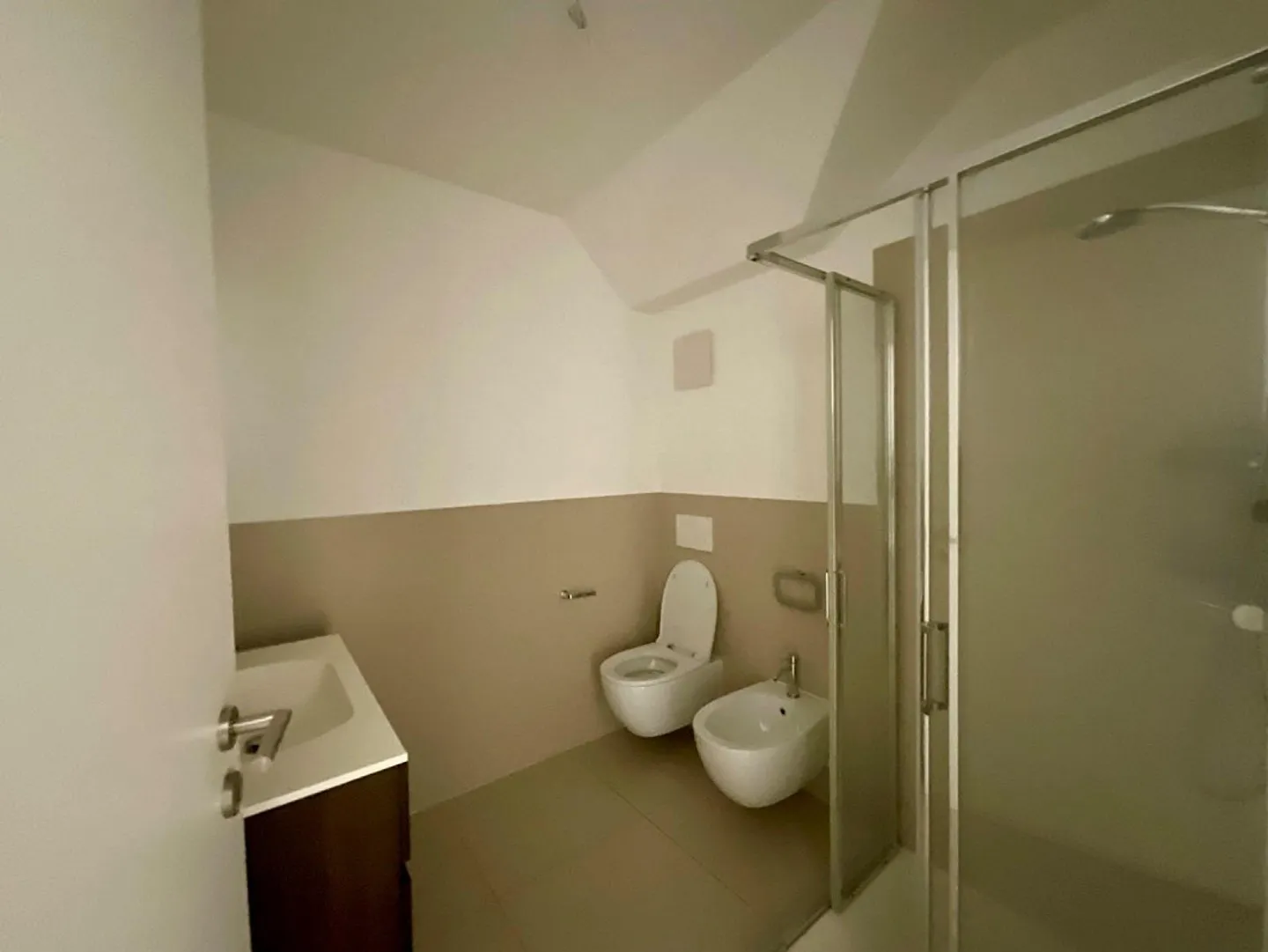 NOVAZZANO - 3.5 ROOM APARTMENT FOR RENT WITH GARDEN - Photo 6 of 9