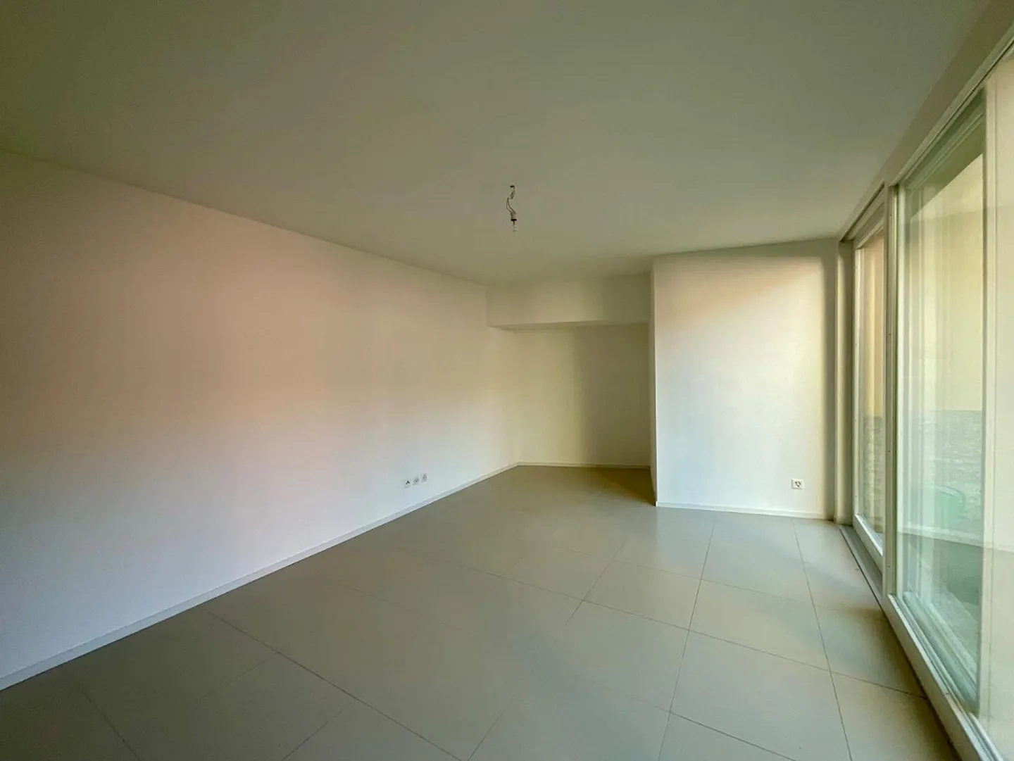 NOVAZZANO - 3.5 ROOM APARTMENT FOR RENT WITH GARDEN - Photo 9 of 9