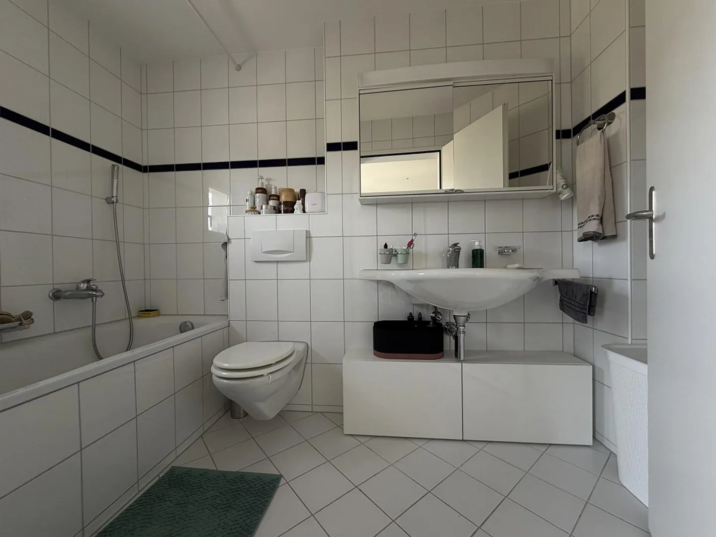 Ampio appartamento ristrutturato di 4,5 stanze (110 m²) con due balconi - Foto 2 di 14