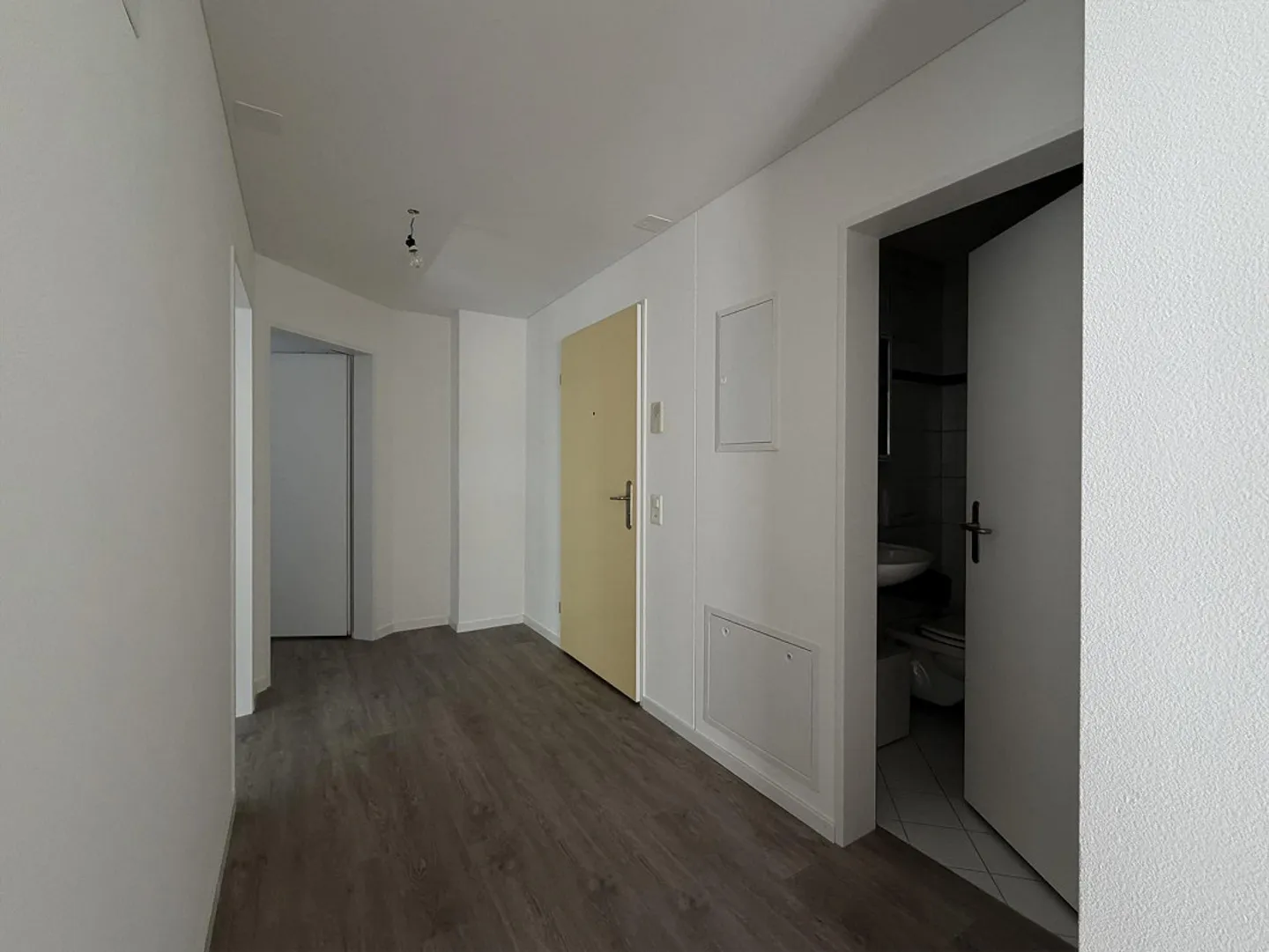 Ampio appartamento ristrutturato di 4,5 stanze (110 m²) con due balconi - Foto 6 di 14