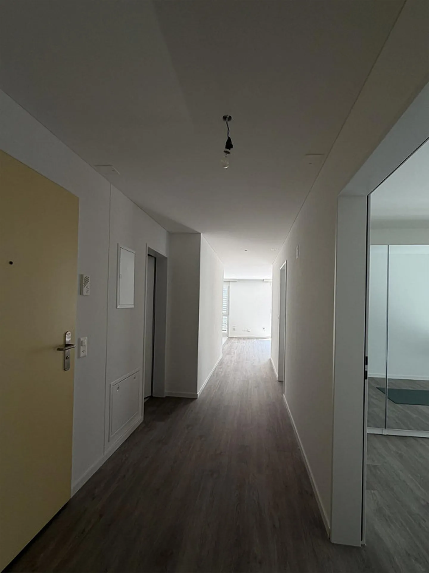 Ampio appartamento ristrutturato di 4,5 stanze (110 m²) con due balconi - Foto 7 di 14