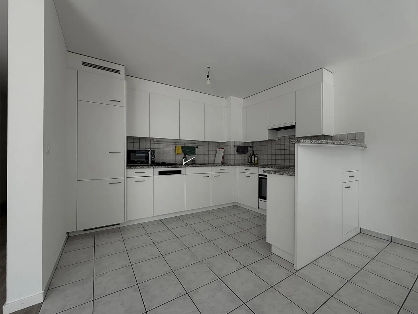 Ampio appartamento ristrutturato di 4,5 stanze (110 m²) con due balconi - Foto 8 di 14