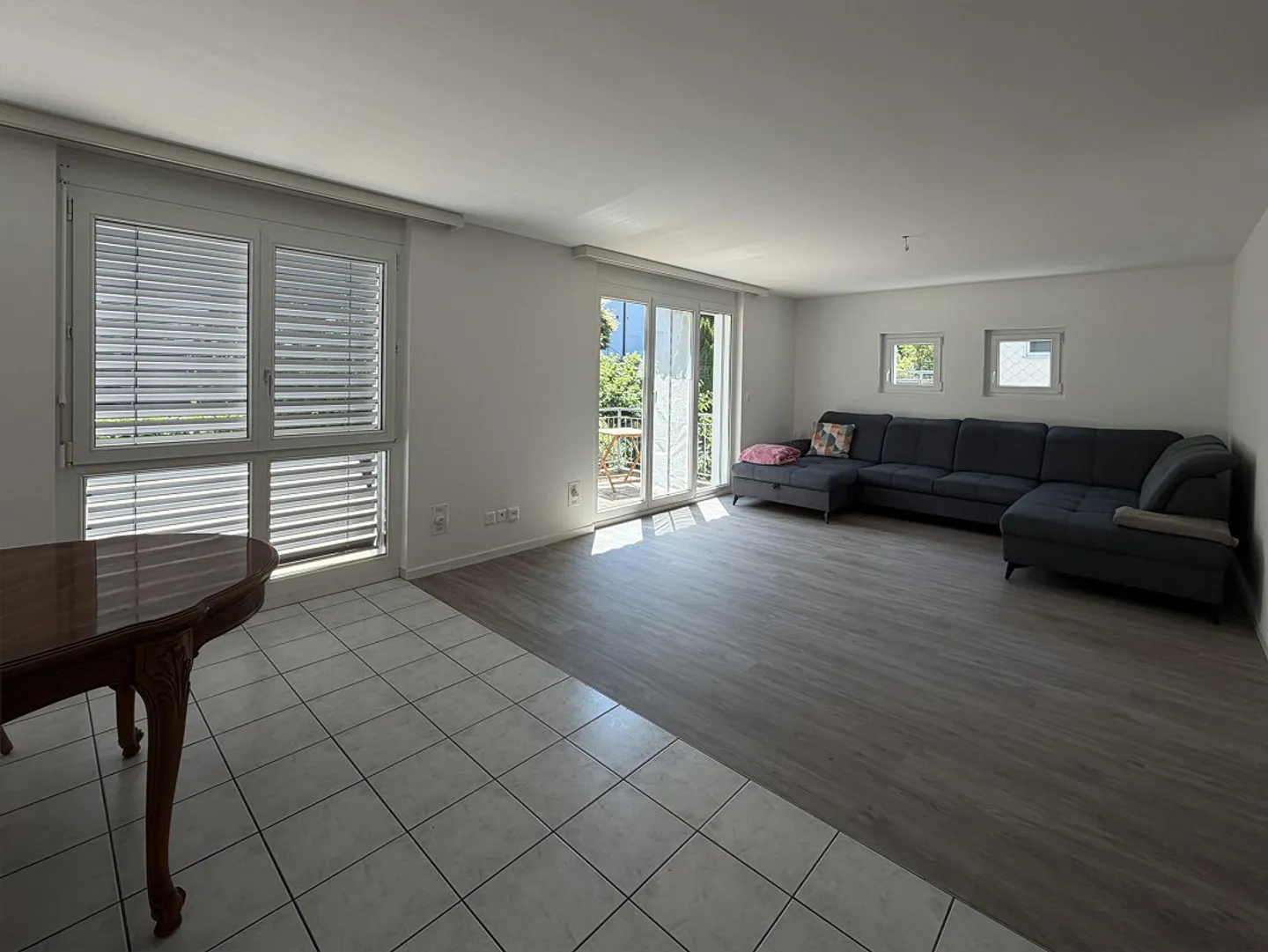 Ampio appartamento ristrutturato di 4,5 stanze (110 m²) con due balconi - Foto 9 di 14