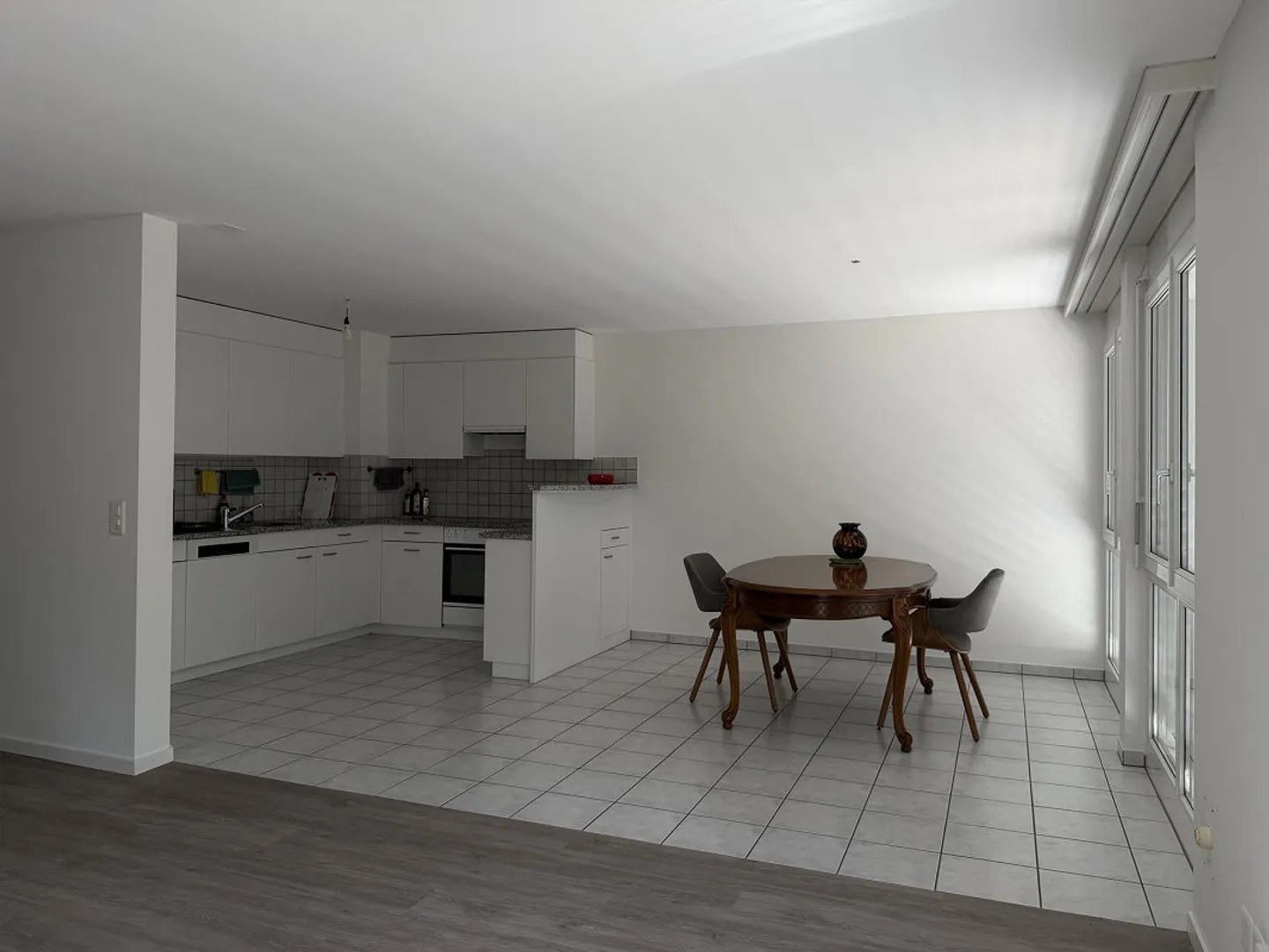 Ampio appartamento ristrutturato di 4,5 stanze (110 m²) con due balconi - Foto 10 di 14