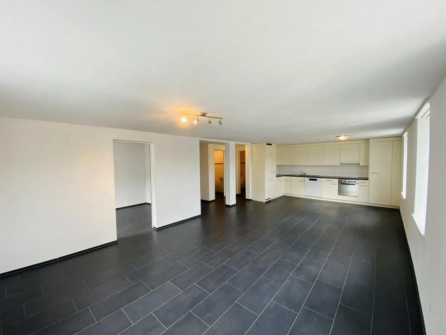 Thusis - Multi-family house with 7 apartments - Photo 2 of 6