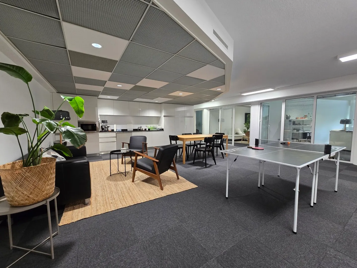 Optimale Lage - 190m2 Plug-and-Play Büro - Foto 1 von 16