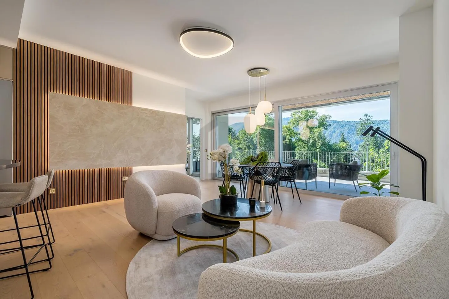 ELEGANT UND MODERN MIT GROSSER TERRASSE - Foto 1 von 6