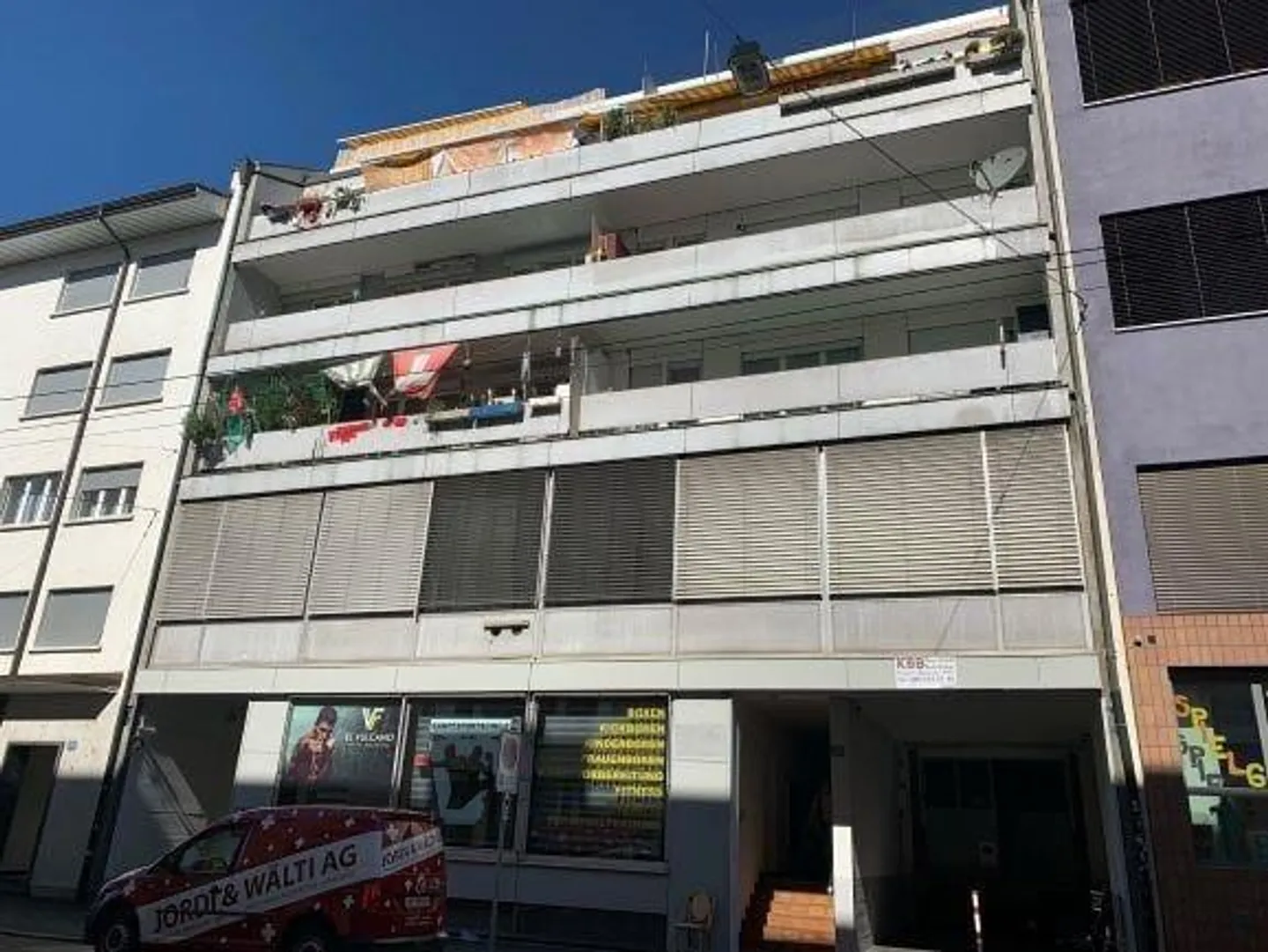 Underground parking space, safe and dry, for rent in Basel - Photo 1 of 4