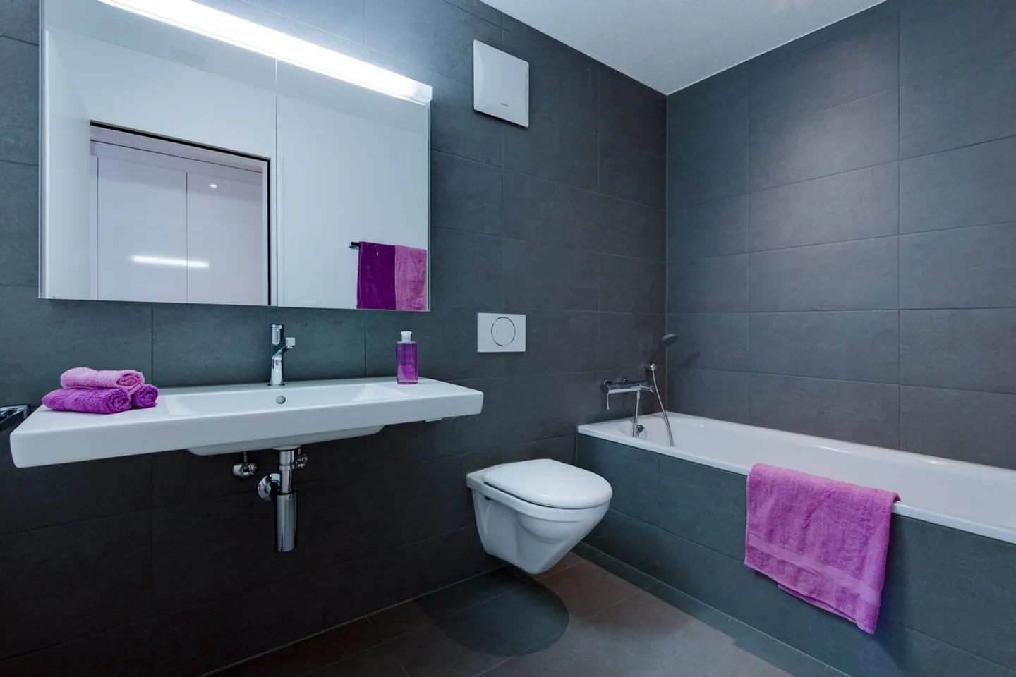 Modern Ground-Floor Apartment - Photo 8 of 10