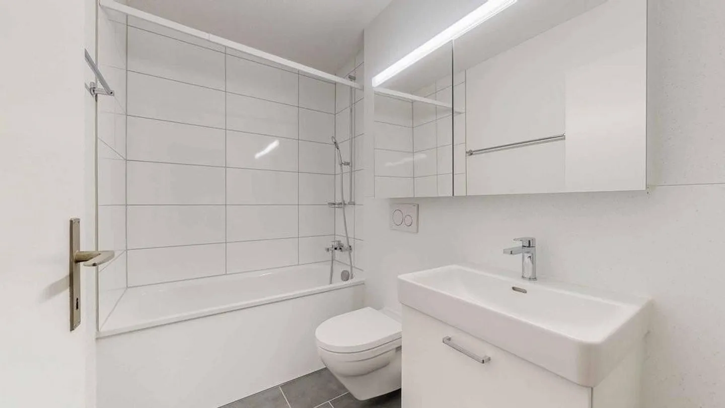 Appartement de 4,5 pièces récemment rénové - Photo 7 sur 9