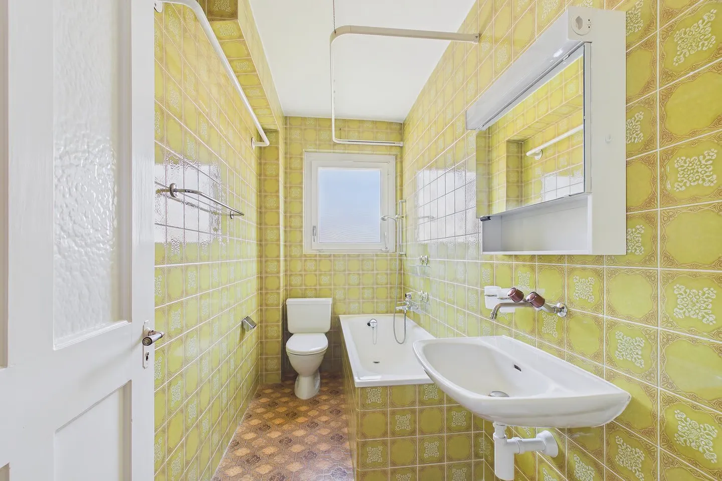 Historic Bern Townhouse with a 7.5 and a 3-Room Apartment - Photo 11 of 20