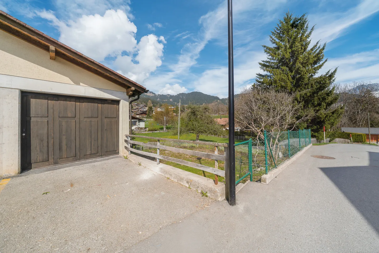 Ertragschalet - 3 unabhängige Wohnungen teilweise zu renovieren mit Panoramablick & starkem Vermietungspotenzial - Foto 23 von 25