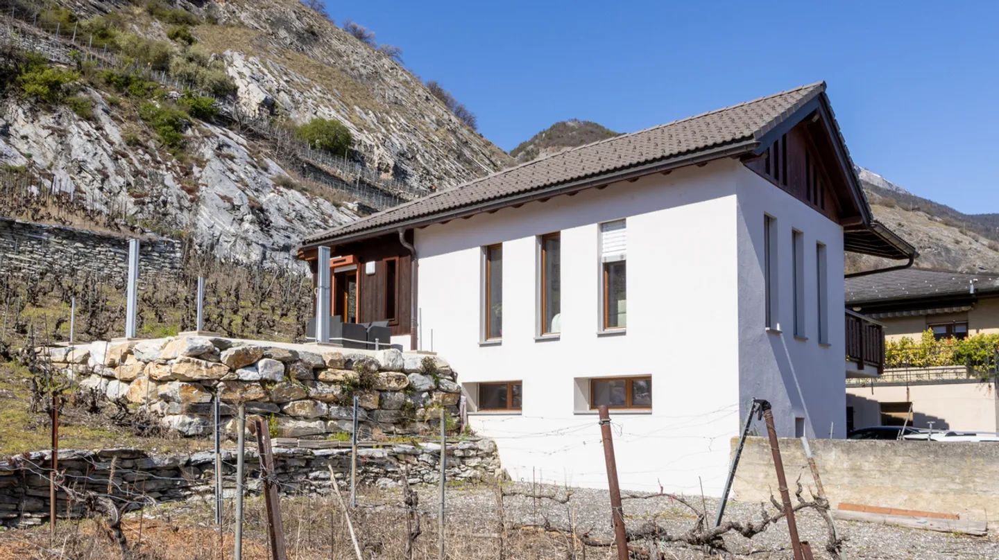 Charming Villa in Ardon - Photo 10 of 14