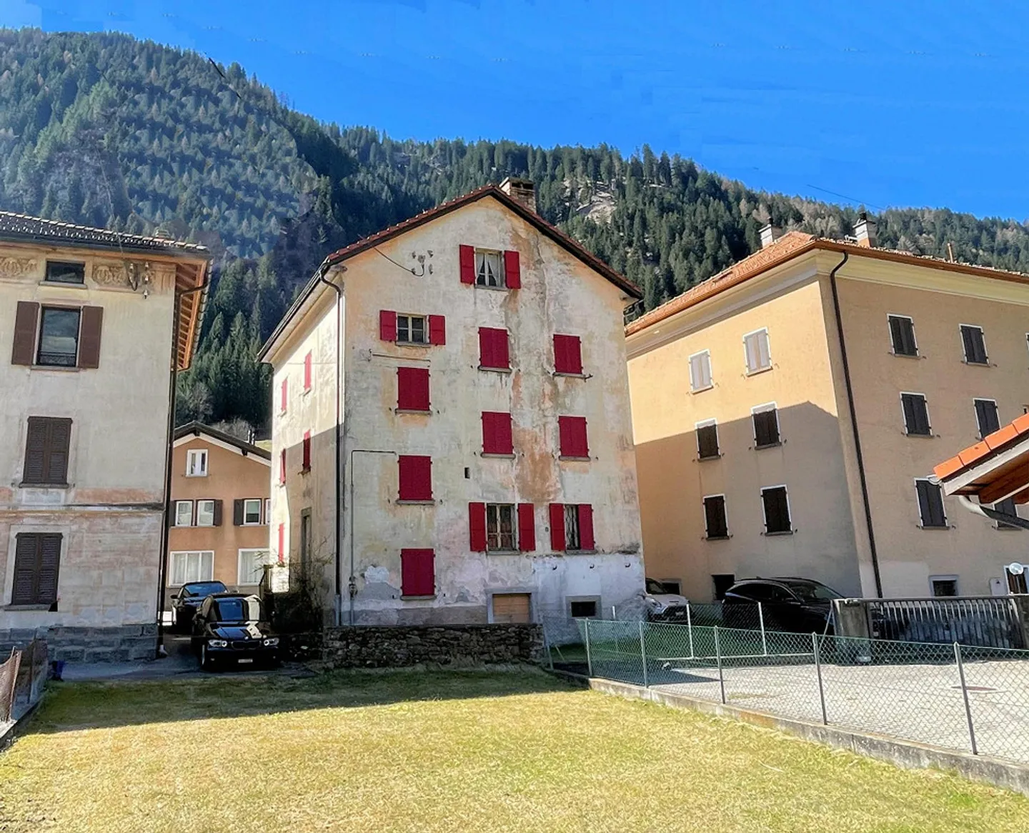 Ticinese-Haus zur Renovierung in zentraler Dorfzone - Foto 1 von 16