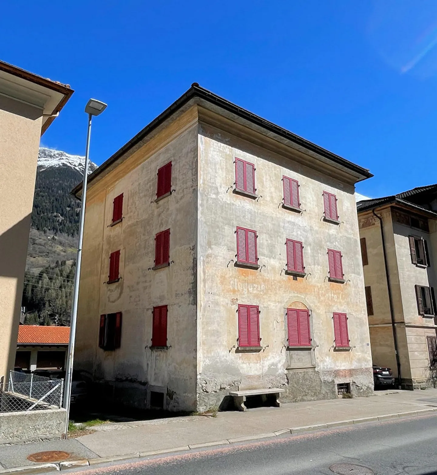 Ticinese-Haus zur Renovierung in zentraler Dorfzone - Foto 2 von 16