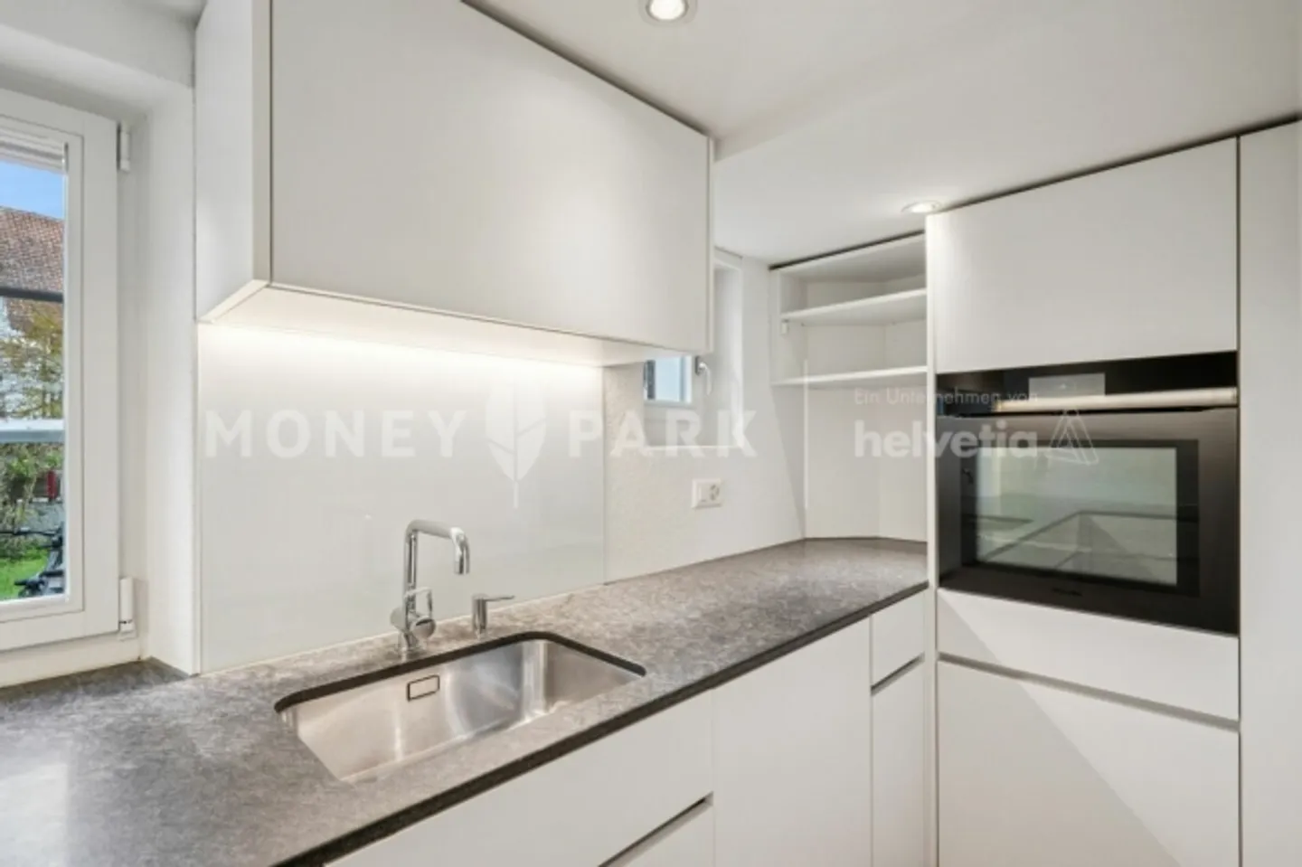 Charming 4.5-Room House in Central Location - Photo 3 of 11