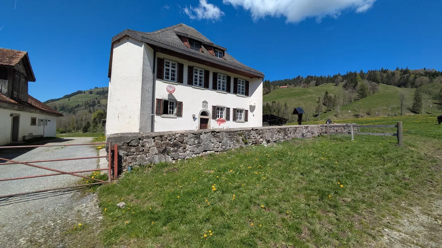 Gioiello storico del 1570 nelle Alpi di Schwyz - Foto 1 di 13