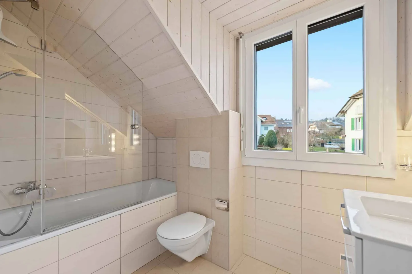 Renovated Villa in Yens - Photo 8 of 12