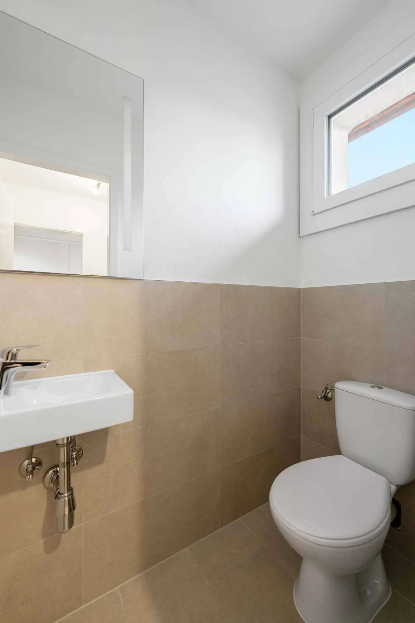 Renovated Villa in Yens - Photo 10 of 12