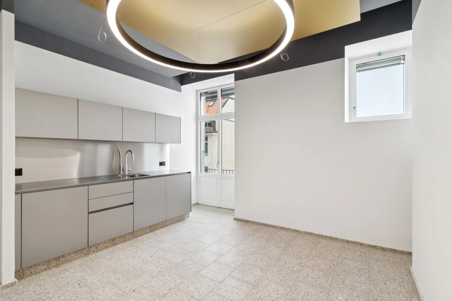 Mischgenutztes Gebäude mieten - Foto 2 von 9