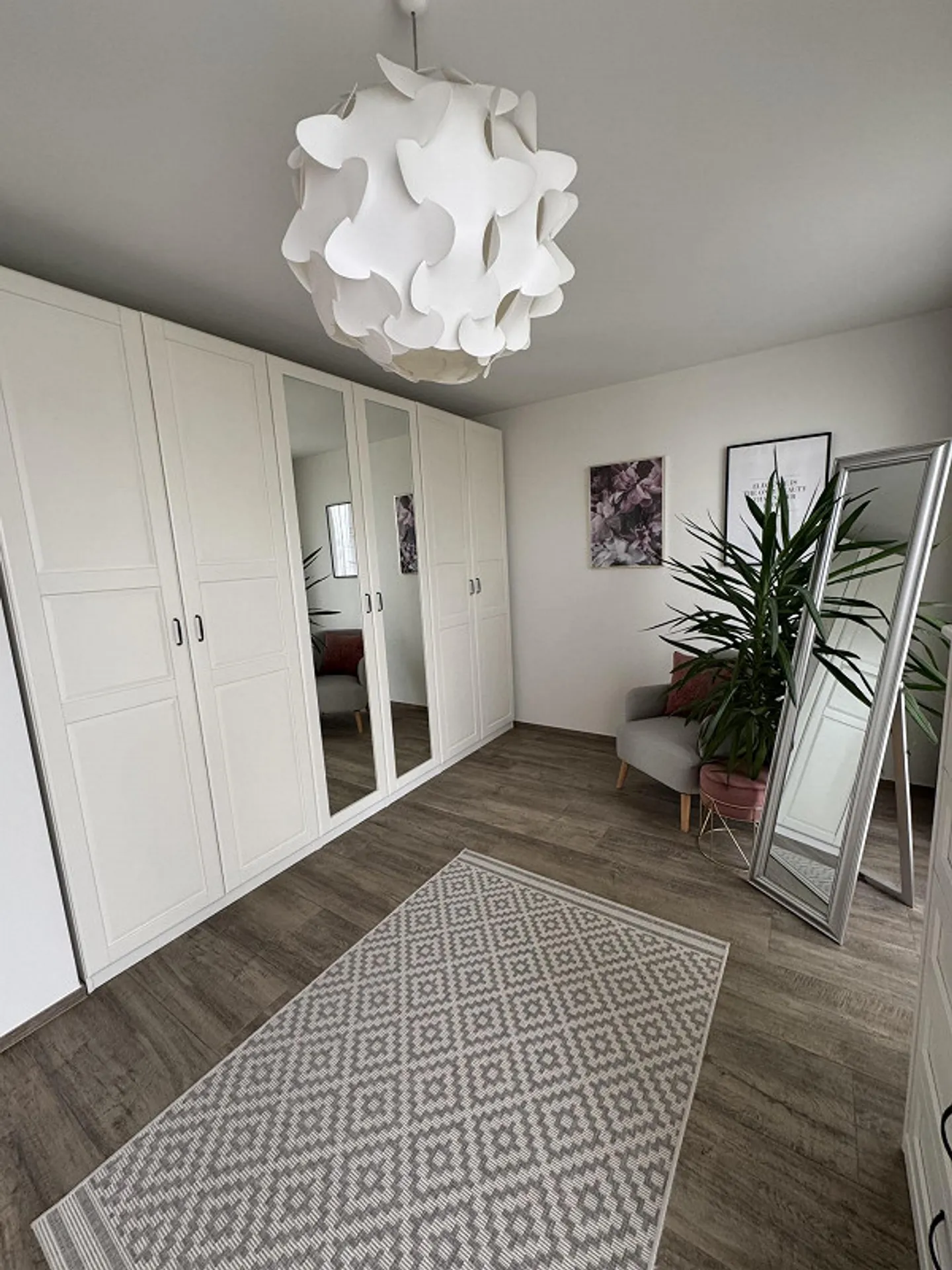 Exclusive 4.5-room apartment in a 3-family house with terrace - Photo 8 of 23