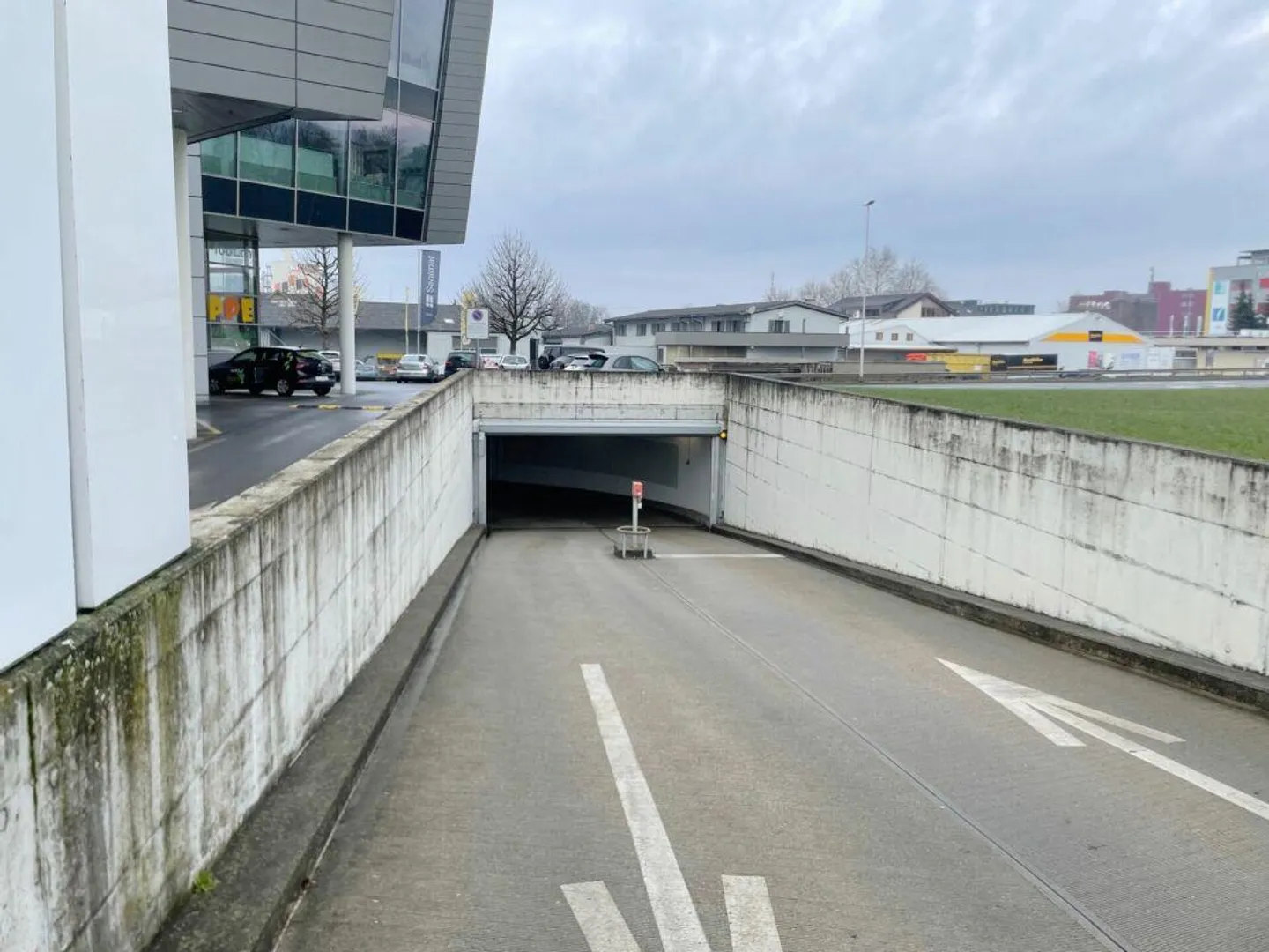 Erstklassiger Parkplatz - Foto 3 von 7