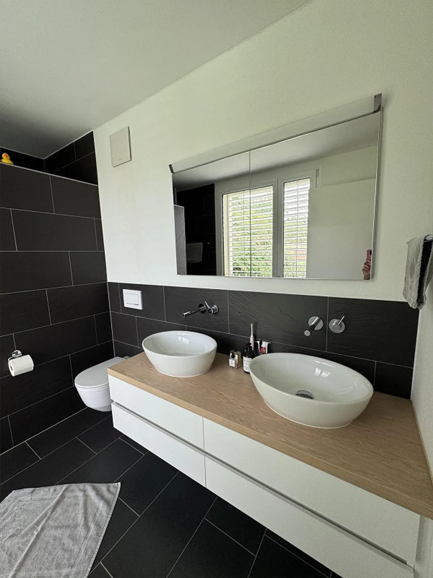 Exclusive 4.5-room apartment in a 3-family house with terrace - Photo 11 of 23