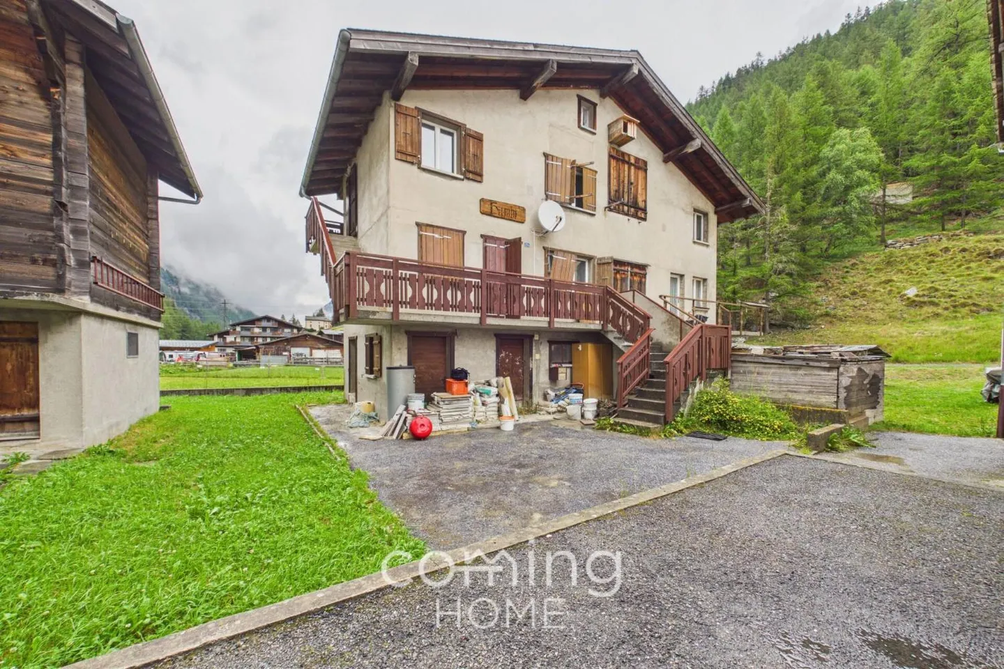 Metà di una casa con tre unità abitative a Saas-Balen - Foto 1 di 12