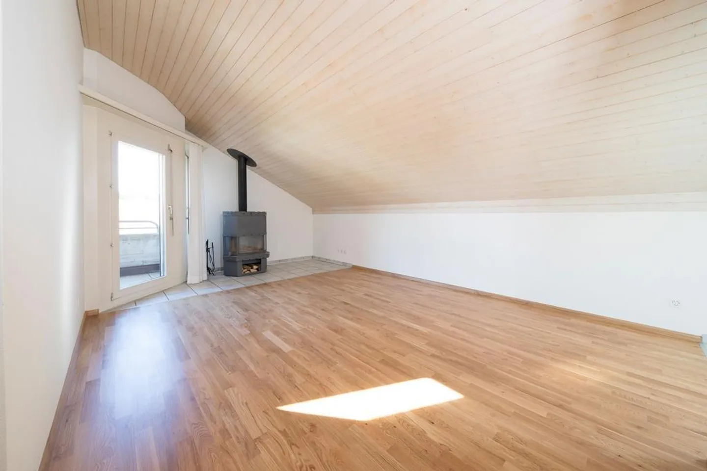 Appartamento attico attraente di 2,5 stanze a Bottmingen - Foto 1 di 8