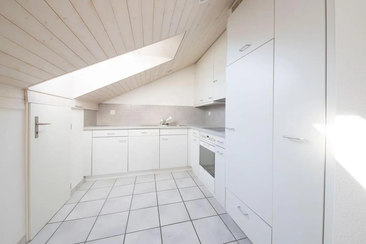 Appartamento attico attraente di 2,5 stanze a Bottmingen - Foto 5 di 8