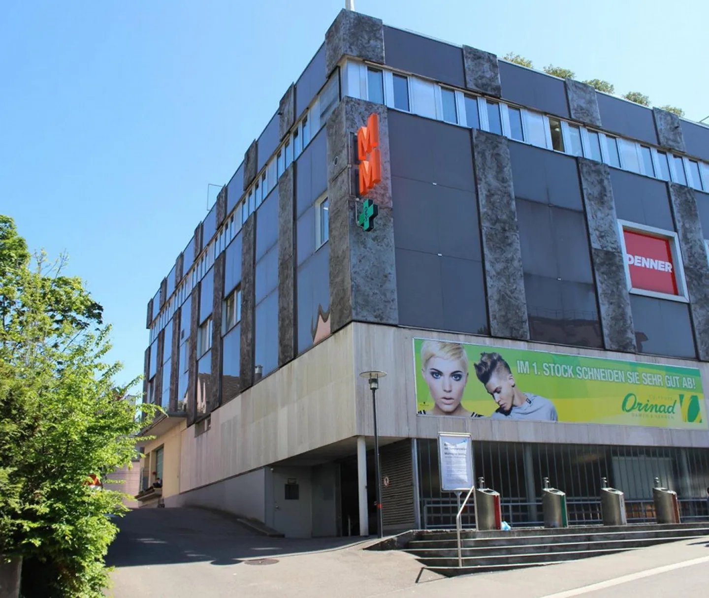 Espace publicitaire XXXL dans un emplacement de choix au centre-ville de Thalwil - Photo 1 sur 2