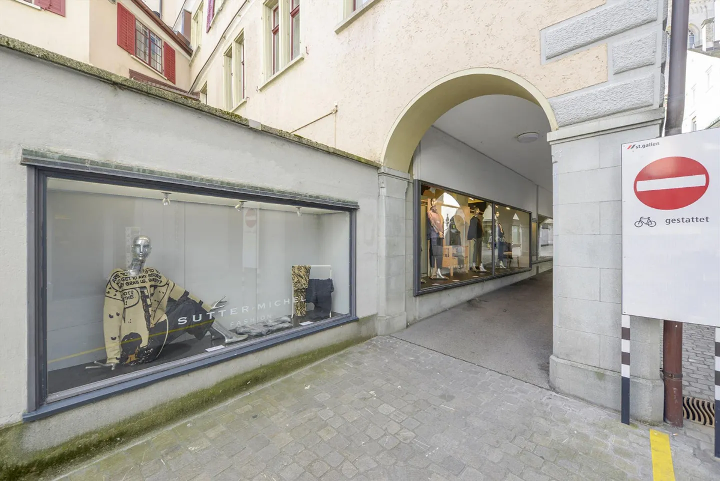 Espace de vente représentatif dans un emplacement de centre-ville proéminent - Photo 18 sur 19